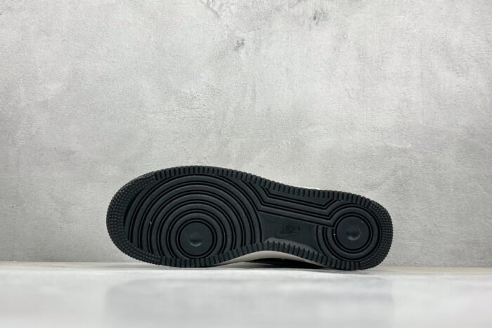 Nike Air Force 1 Low 07 x Supreme BZ68808 108